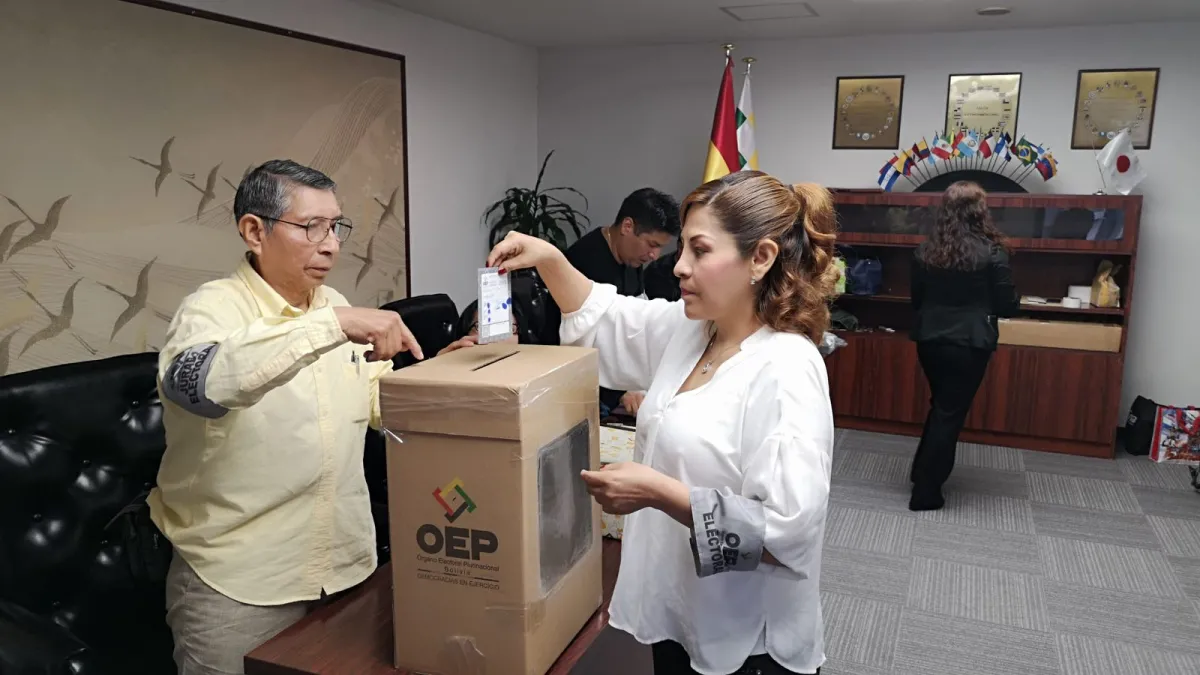 Más de 369.000 bolivianos están habilitados para votar en el exterior en 22 países, según Cancillería
