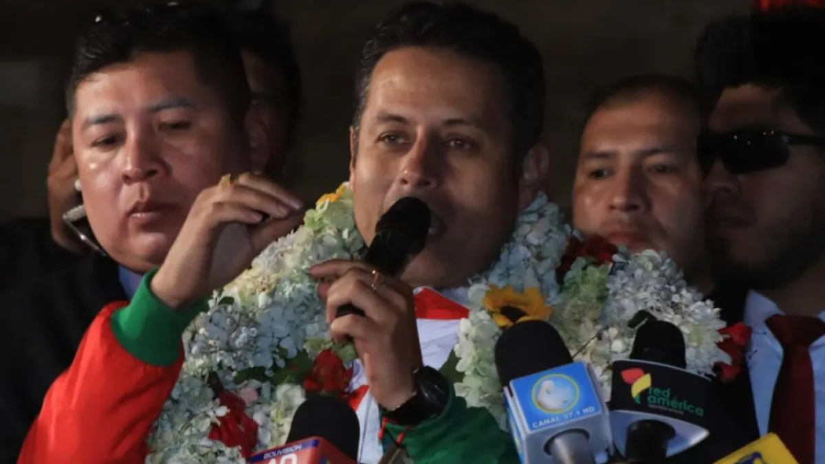 Lara desata la euforia en El Alto y lanza advertencias a Rodrigo, Tuto y legisladores