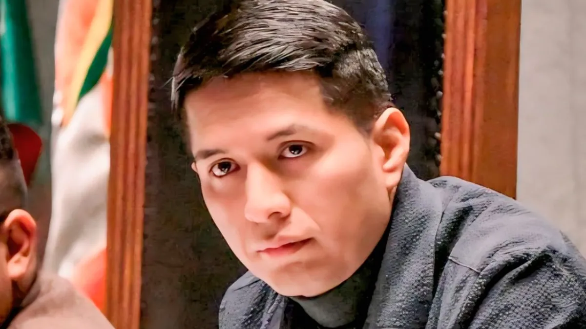 Andrónico anuncia que seguirá en política, pero no tiene contacto con Evo ni su partido