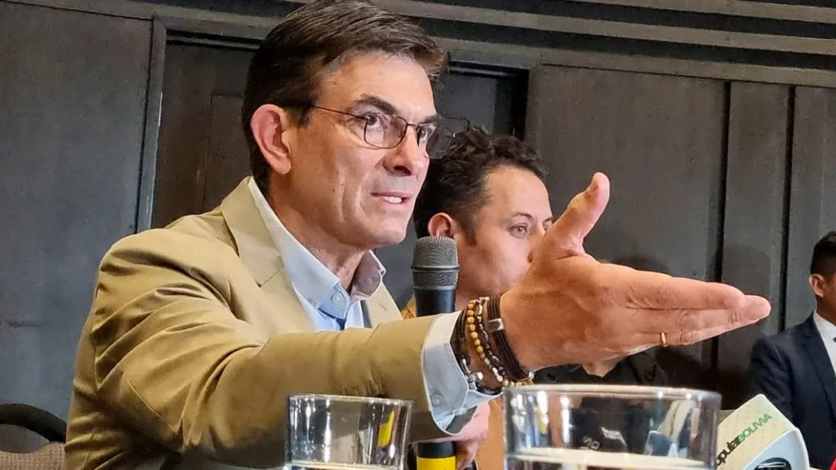 Paz dice que consultó con comunidades y ciudades sobre retomar relaciones con EEUU y obtuvo permiso