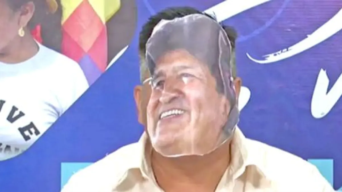 ¿Dónde está Evo?: RKC ironiza con una máscara las versiones sobre el paradero de Morales